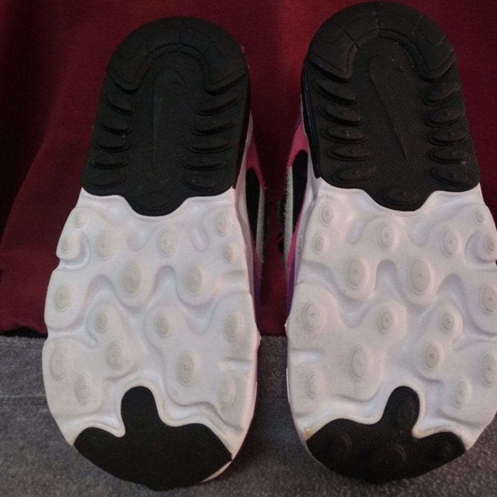 Nike Air 120, Size 6, Multi.